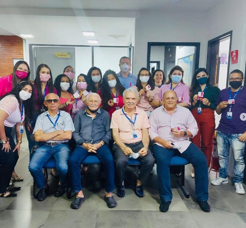 Colaboradores do Core-CE realizam campanha contra o Câncer de mama